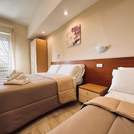 Hotel Villa Robinia Genzano di Roma Luaran gambar
