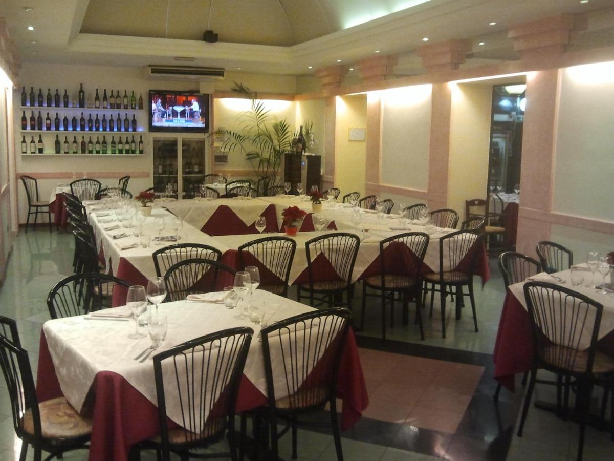Hotel Villa Robinia Genzano di Roma Luaran gambar