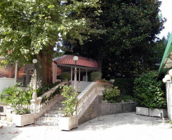 Hotel Villa Robinia Genzano di Roma Luaran gambar