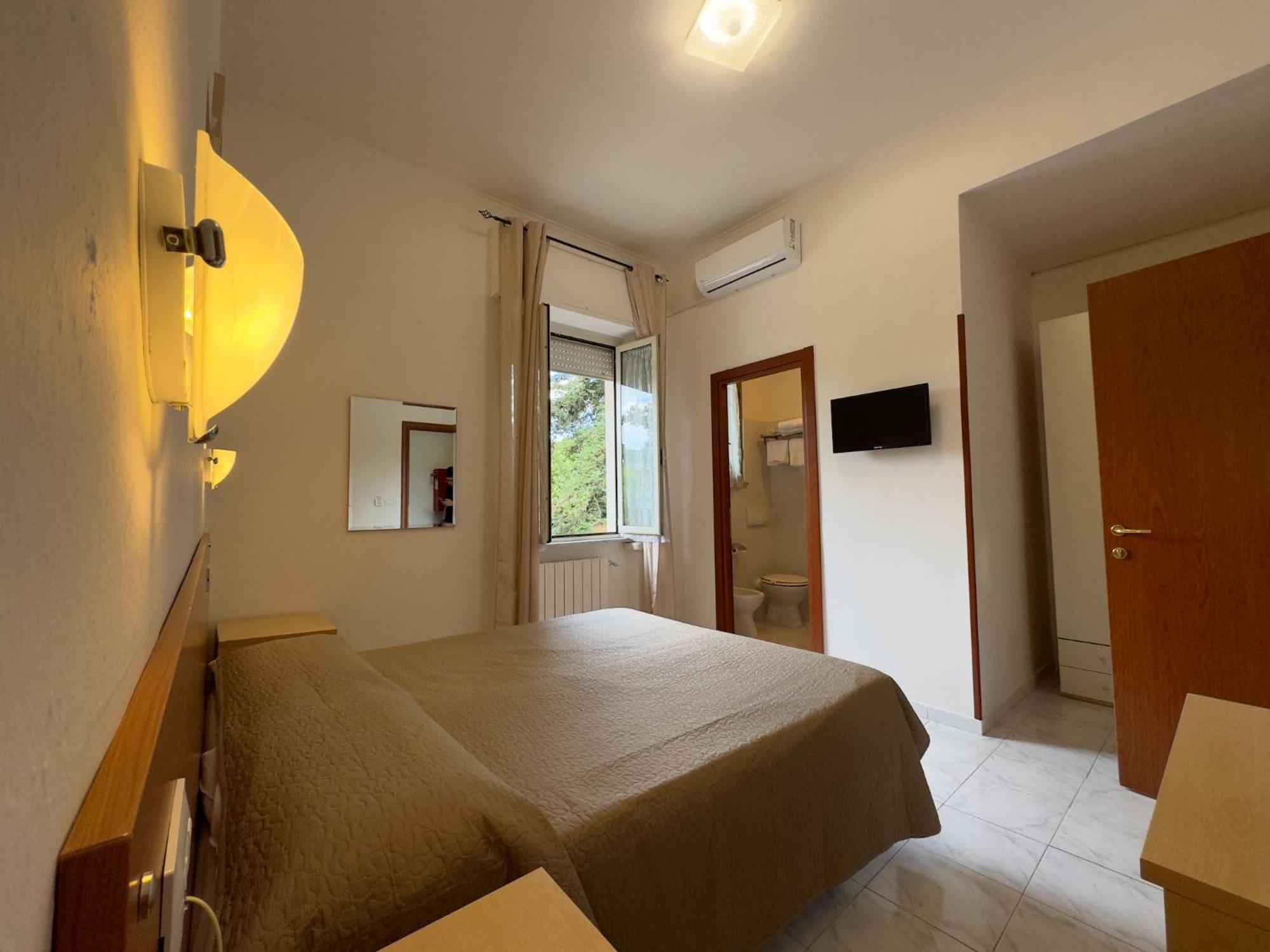 Hotel Villa Robinia Genzano di Roma Luaran gambar