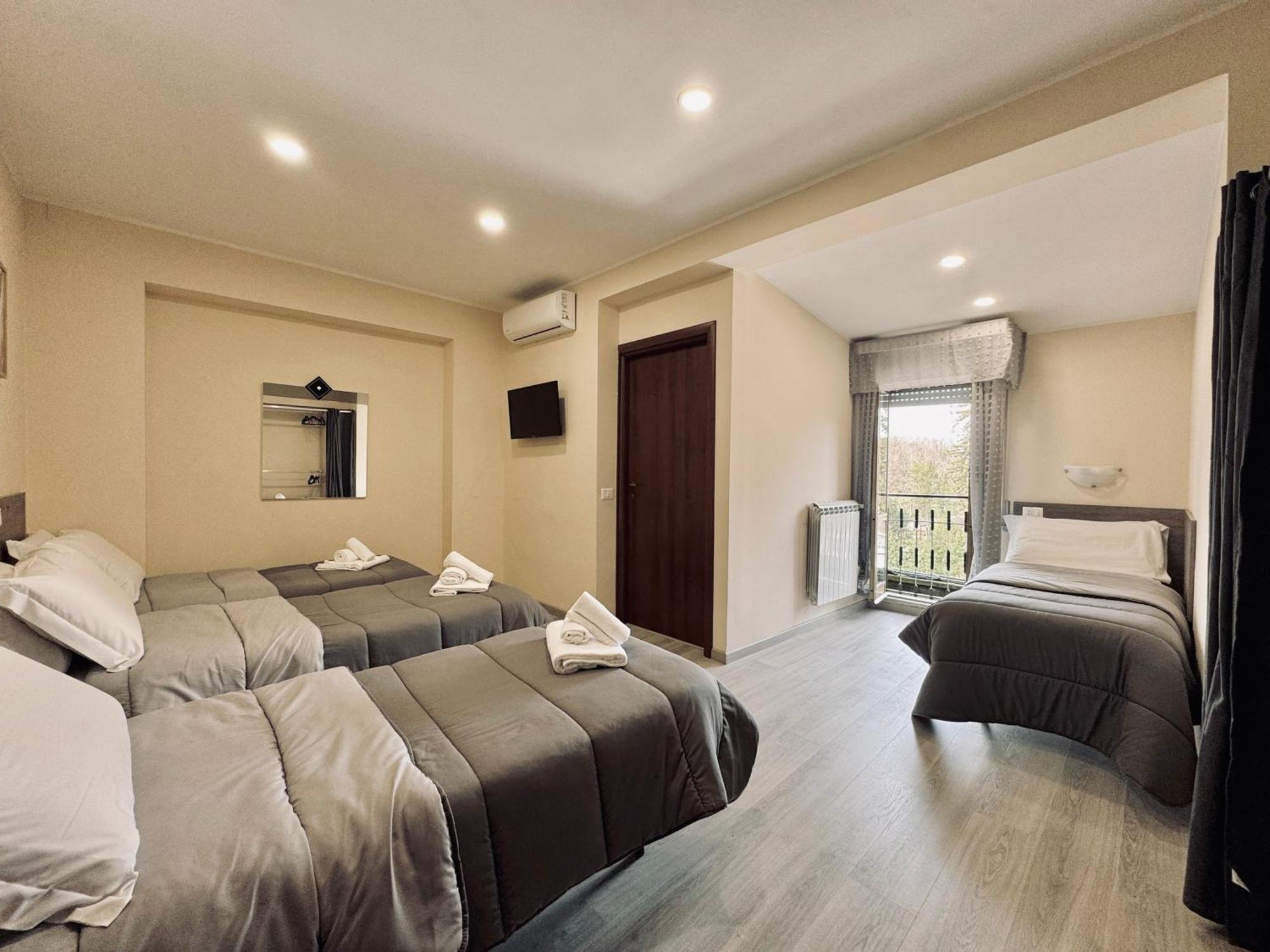 Hotel Villa Robinia Genzano di Roma Luaran gambar