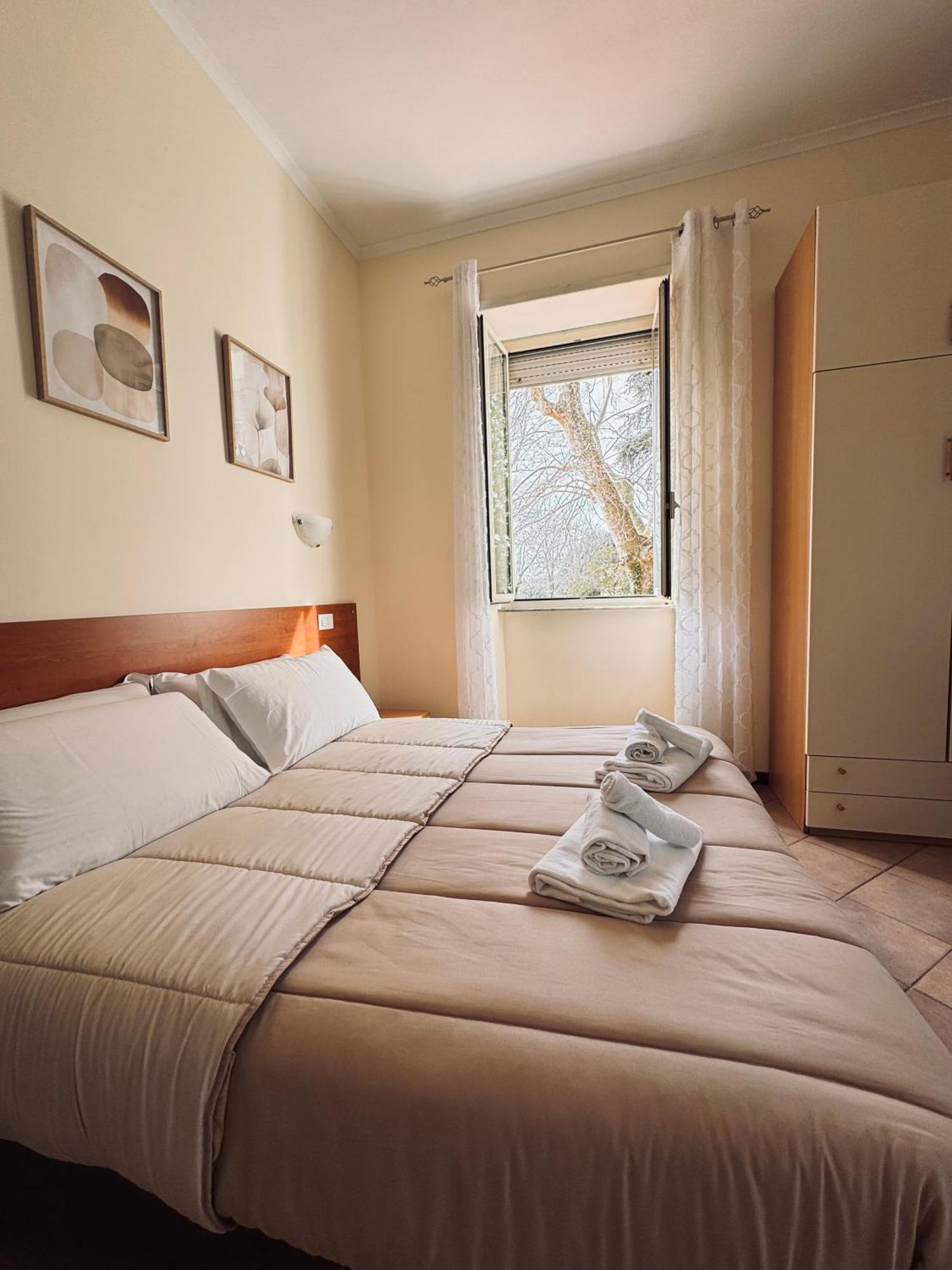Hotel Villa Robinia Genzano di Roma Luaran gambar