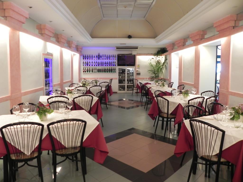 Hotel Villa Robinia Genzano di Roma Luaran gambar
