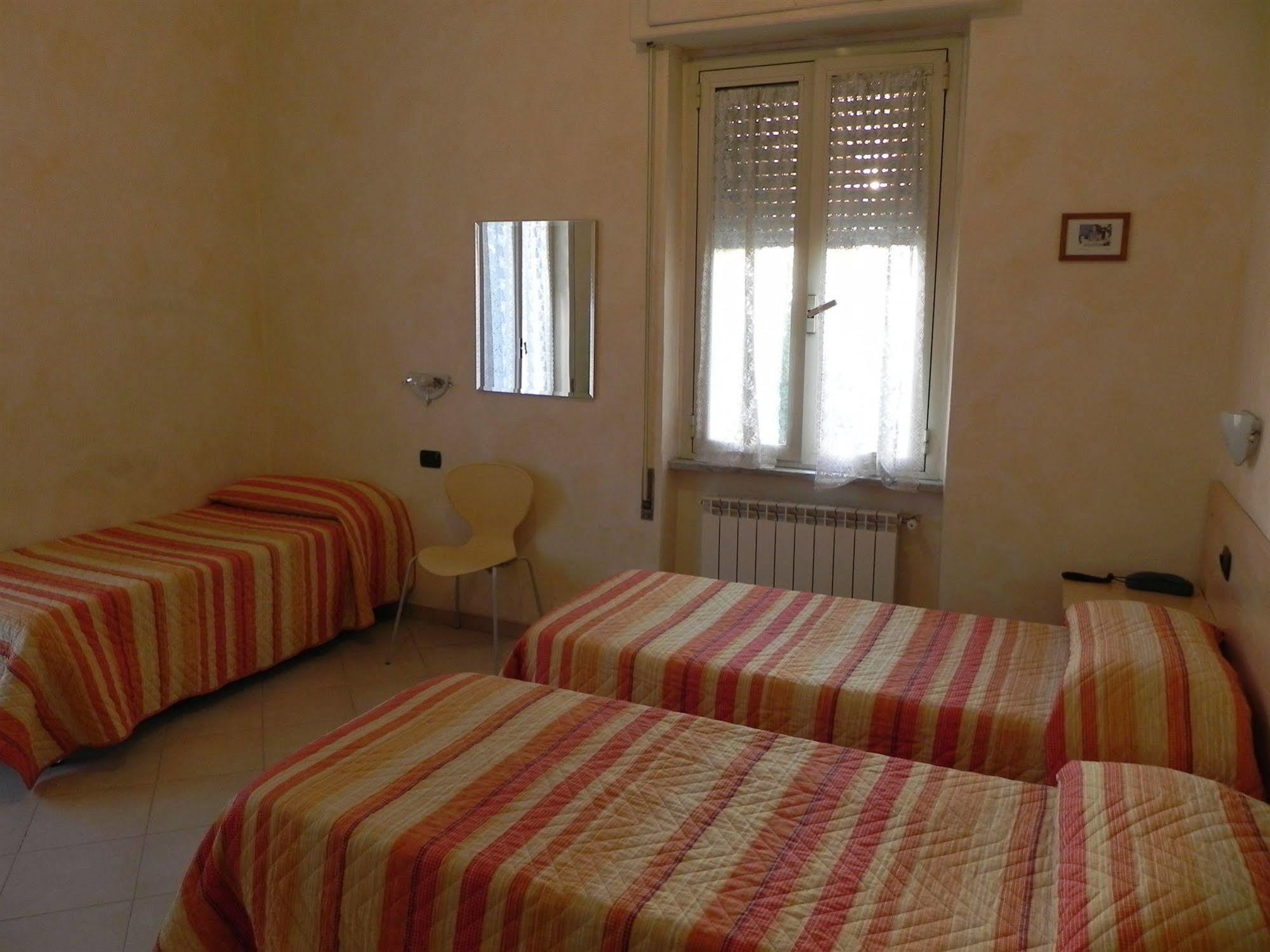 Hotel Villa Robinia Genzano di Roma Luaran gambar