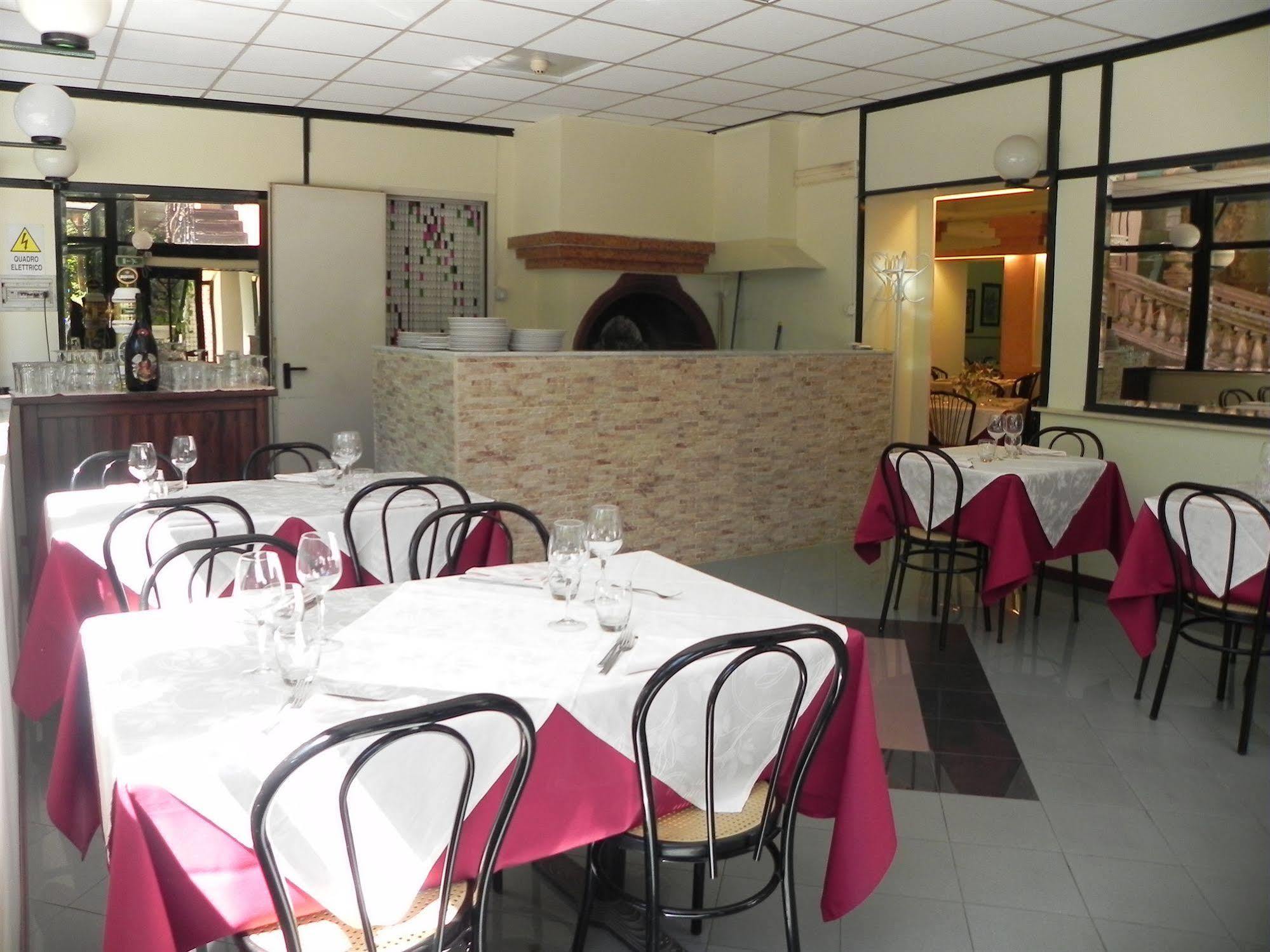 Hotel Villa Robinia Genzano di Roma Luaran gambar