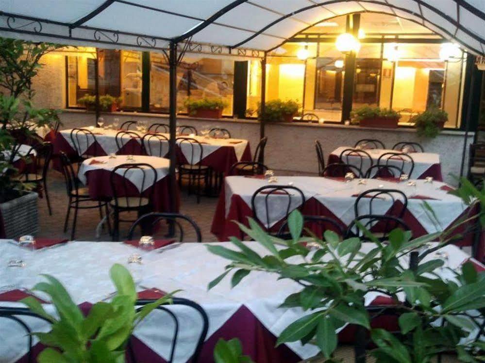 Hotel Villa Robinia Genzano di Roma Luaran gambar